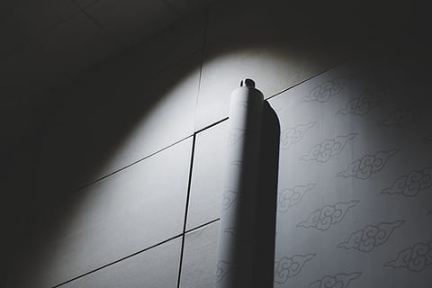 壁纸可以刷漆改色吗 墙纸上面可以刷漆么